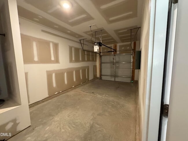 Building Photo - 413 Belgian Red Wy