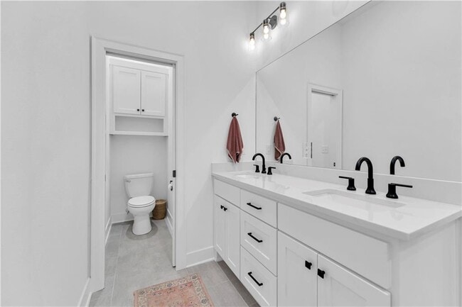 Building Photo - 2047 E Little Crew Dr