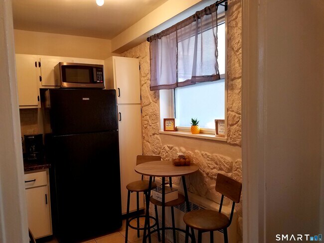 Building Photo - 444 Bedford St