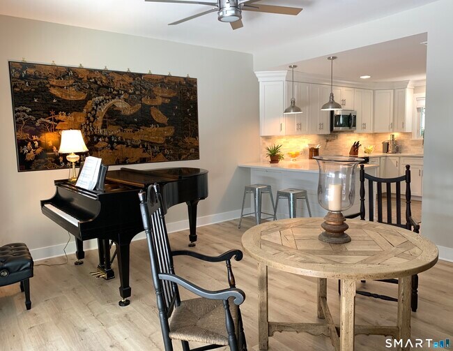 Building Photo - 400 Heritage Vlg