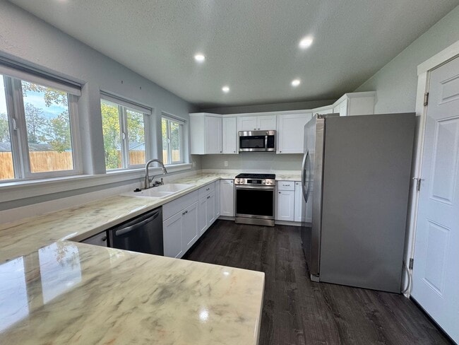 Building Photo - KENAI RANCH!