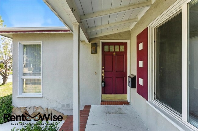 Building Photo - 1121 Killarney Ln