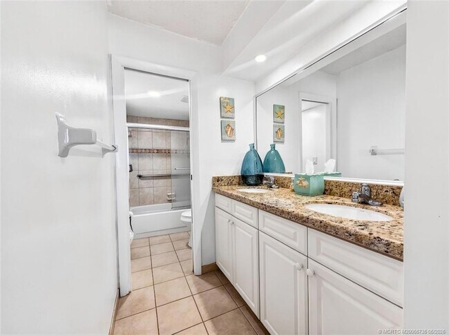 Building Photo - 10102 S Ocean Dr