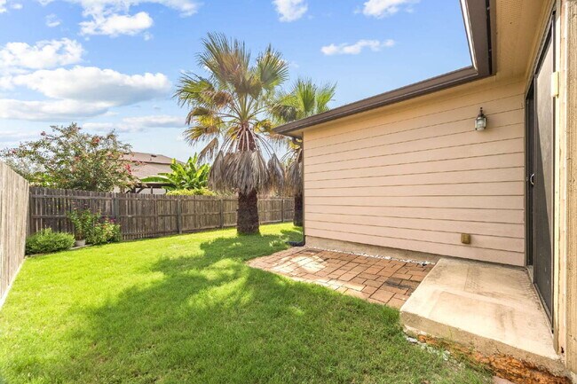Building Photo - "Charming 3-Bedroom Oasis with 2 Full Baths – Your Perfect Retreat in Schertz!"