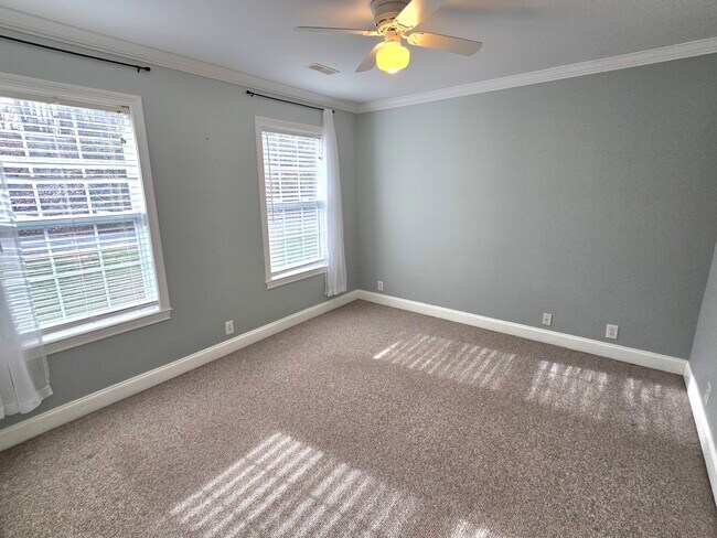 Building Photo - 12469 Daisywood Dr