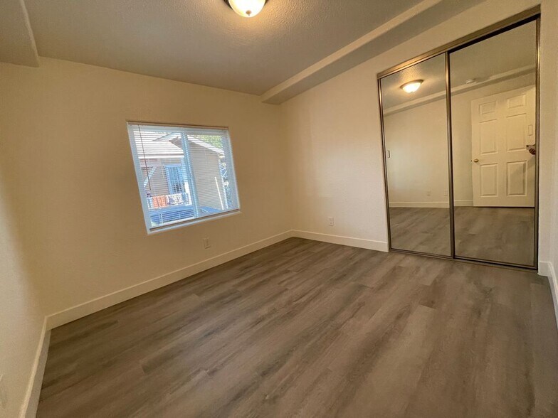 Building Photo - 1823 Gardenia Ave