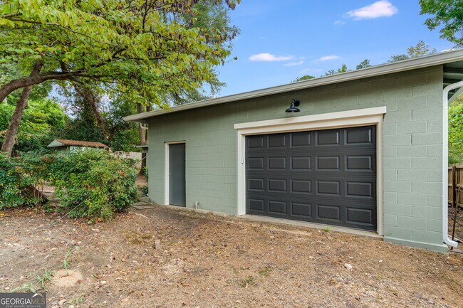 Building Photo - 493 Sybil Ln SE