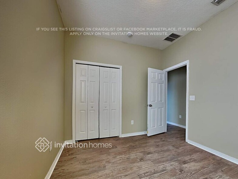 Building Photo - 11250 Creek Haven Dr