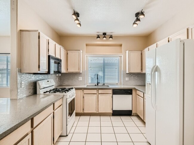 Building Photo - AMAZING COMPLETELY REMODELED CONDO IN NW