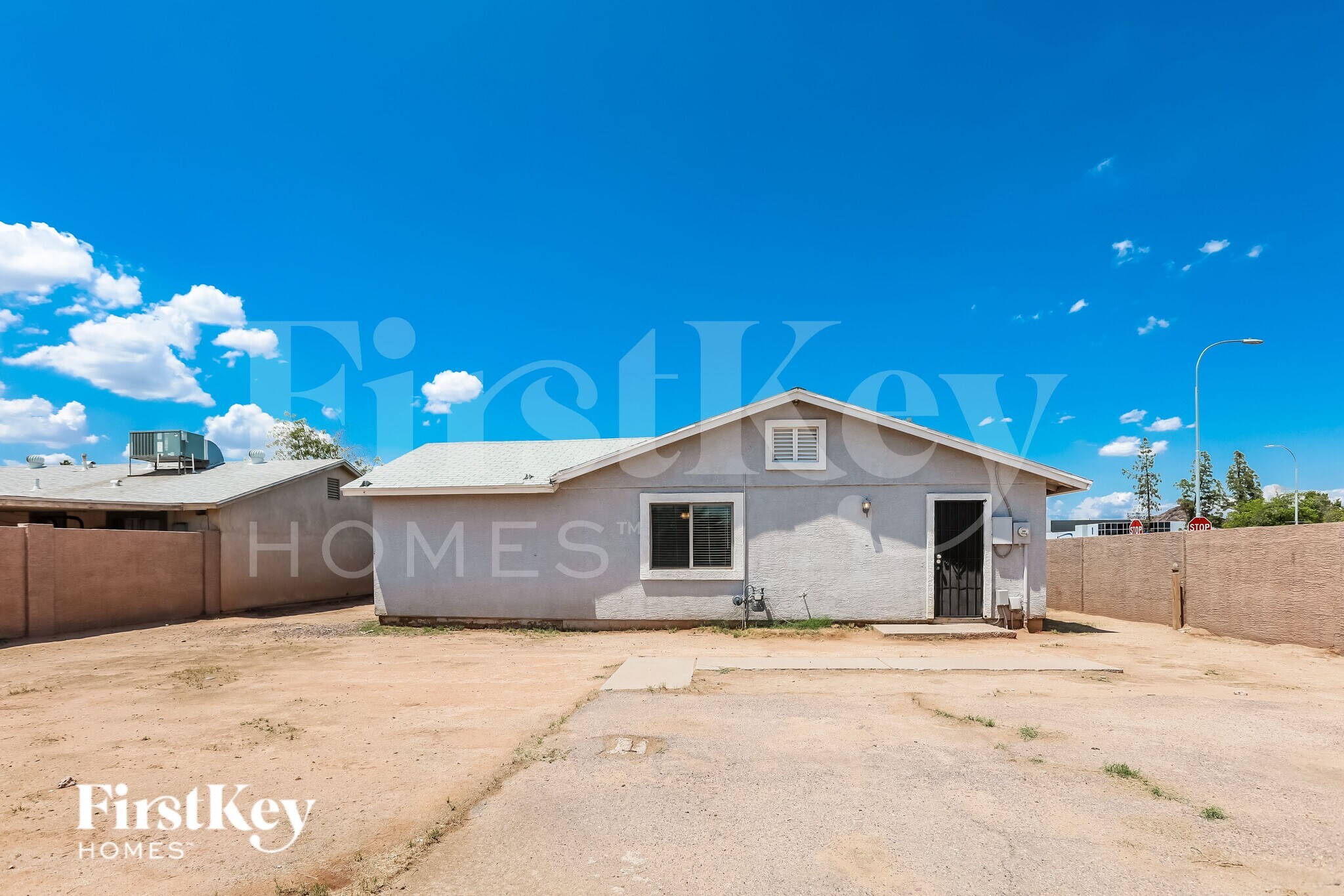 Building Photo - 4739 E Sunland Ave