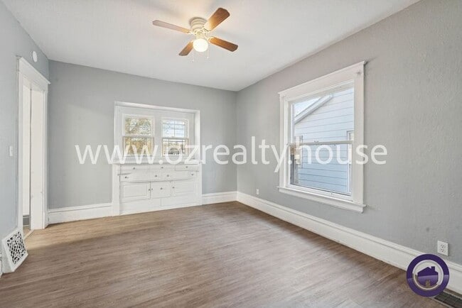 Building Photo - 3936 Woodhaven Dr