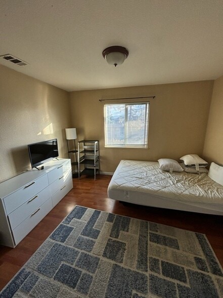 Building Photo - 1499 Essex St