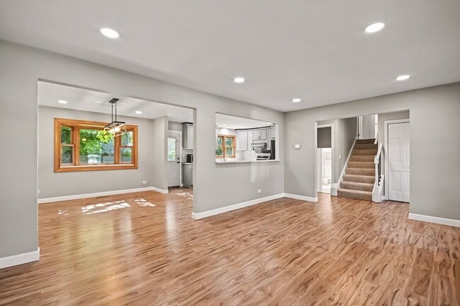 Building Photo - 5195 Castaway Ln