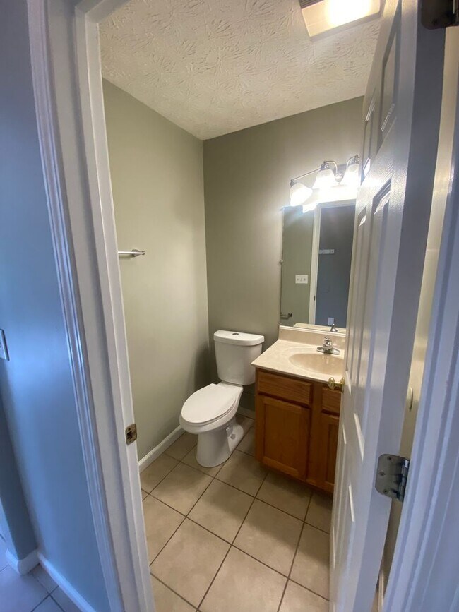 Building Photo - South Lafayette Modern and Spacious 4 Bed/...