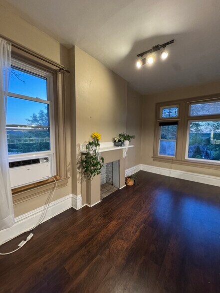 Building Photo - 1749 Crafton Blvd