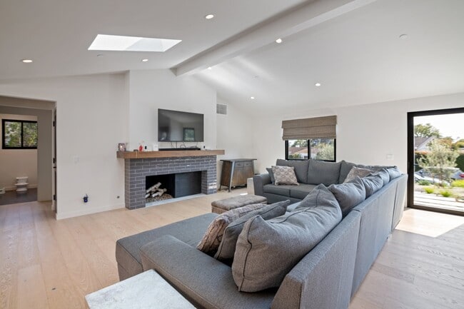 Building Photo - 3116 Calle Fresno