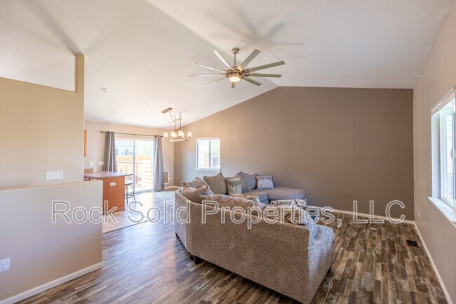 Building Photo - 1113 Banjo Ct