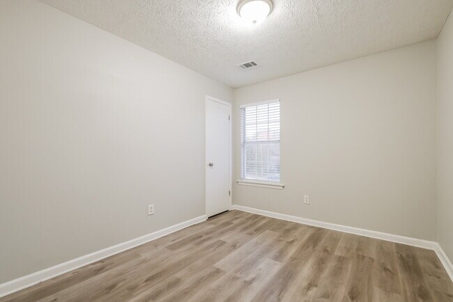 Building Photo - 2812 Country Farms Ct