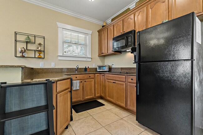 Building Photo - 509 S Willow Ave