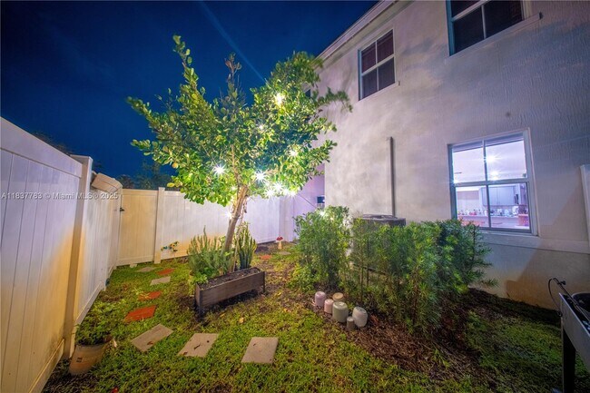 Building Photo - 138 SW 171st Terrace