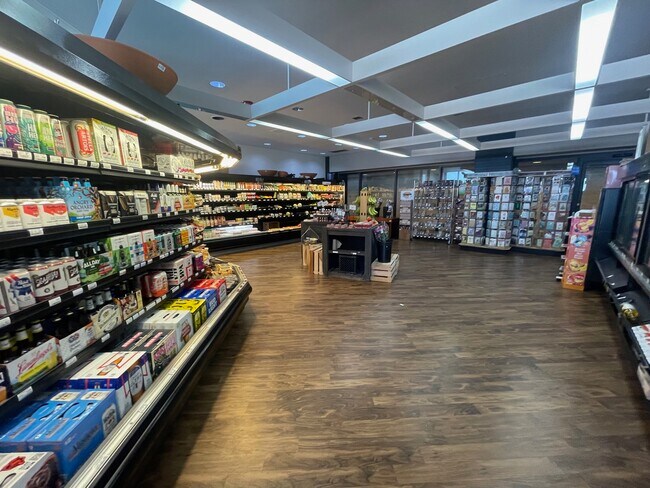 Building Photo - 175 E Delaware Pl