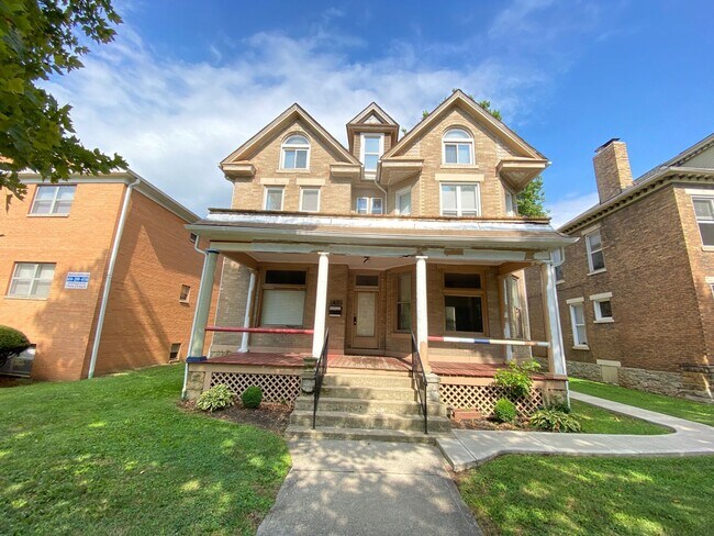 Primary Photo - 1470 Neil Ave