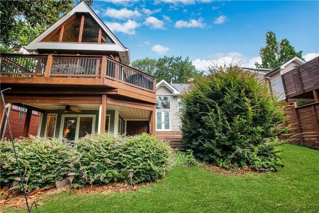 Building Photo - 925 Highland Terrace NE