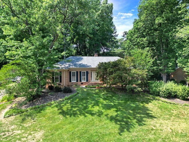 Building Photo - Lovely 3 Bed 2 Bath Ranch Home in South Park!