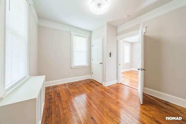 Building Photo - 28 Hollow Wood Ln