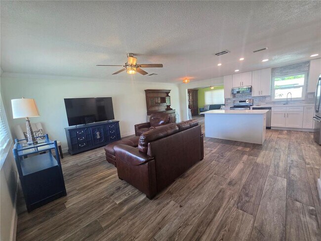 Building Photo - 1435 Santa Clara Dr