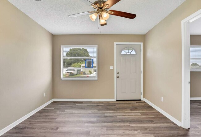 Building Photo - 838 Horseshoe Bay Dr