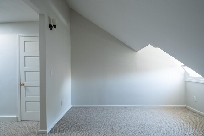 Building Photo - 453 Beach Ave