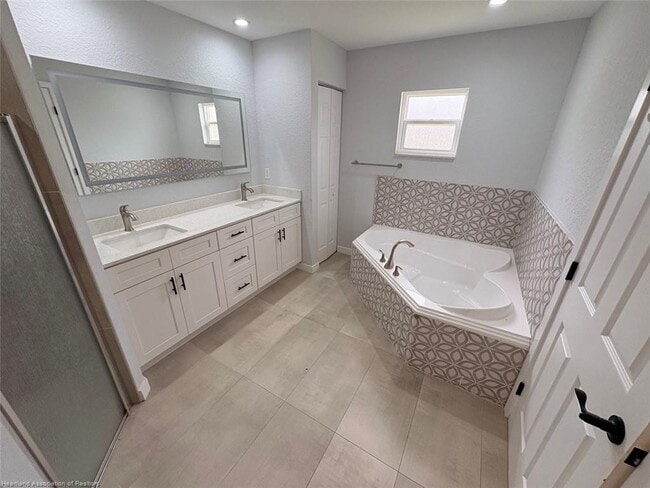 Building Photo - 331 Homasassa Ave NE