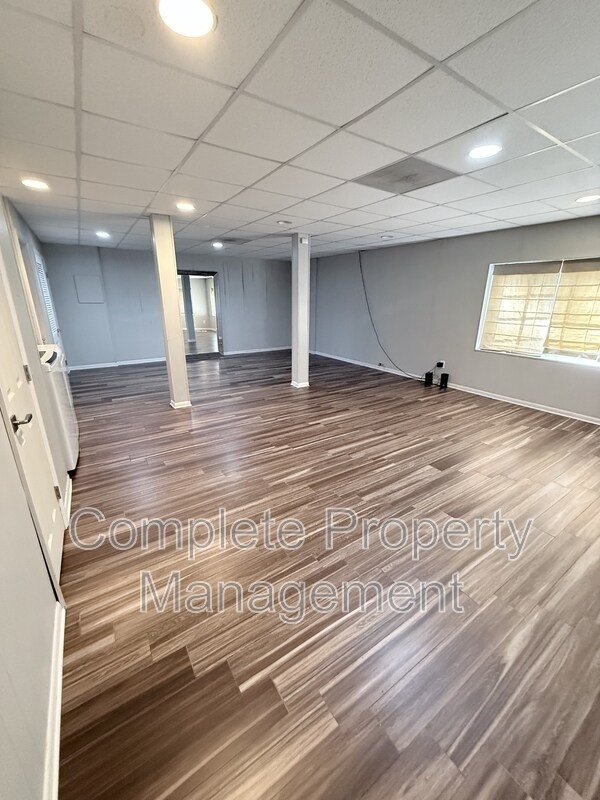 Building Photo - 3153 Woodhaven Dr