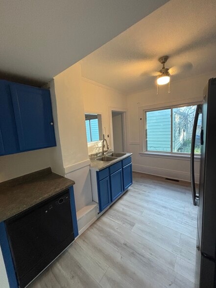 Building Photo - 1073 Blair Ave