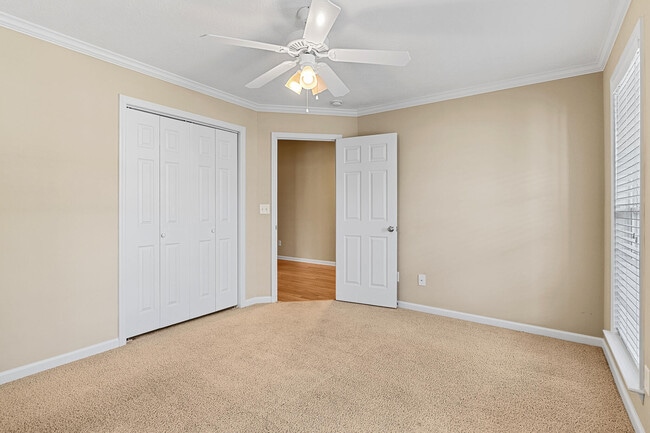 Building Photo - 228 Full Cir Dr