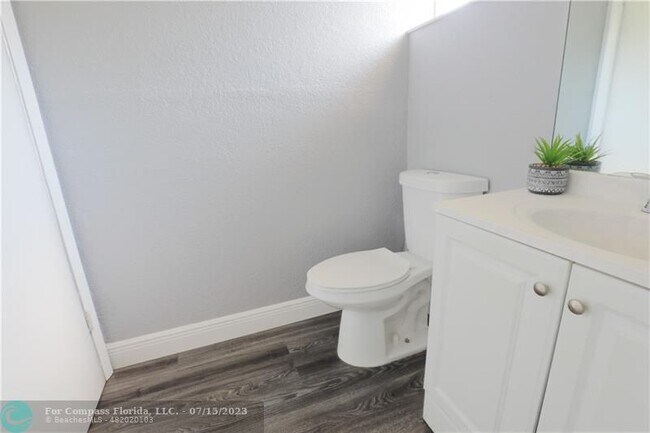 Building Photo - 1135 Hampton Blvd