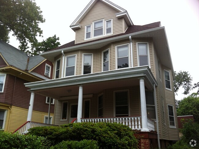 Building Photo - 4 Cottage St