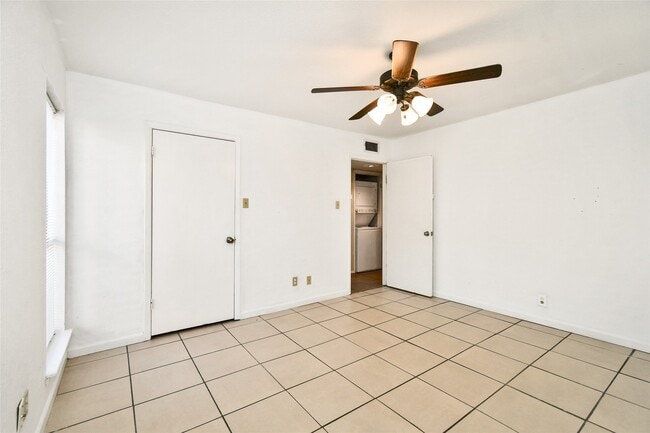 Building Photo - 10211 Sugar Branch Dr