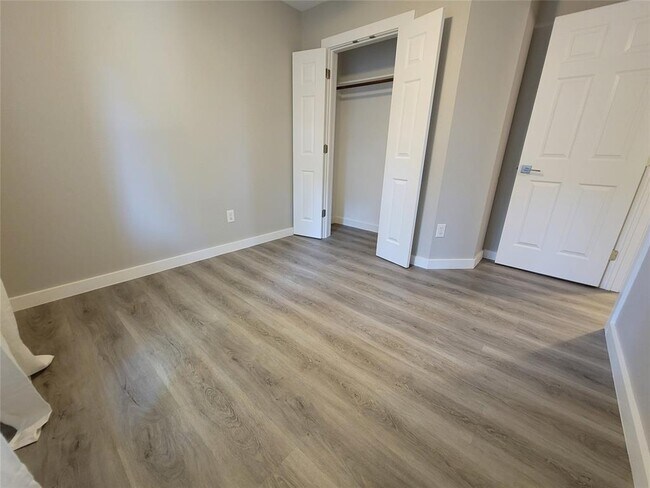 Building Photo - 804 Kavanagh Dr