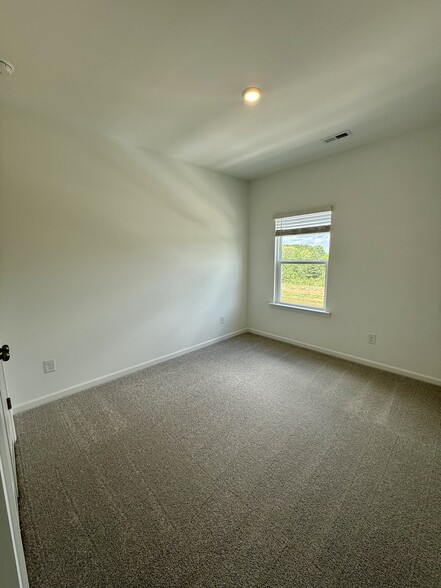 Second Bedroom - 551 Silver Star Blvd