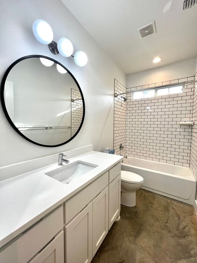 Building Photo - 3/2 For Lease in The Summit.