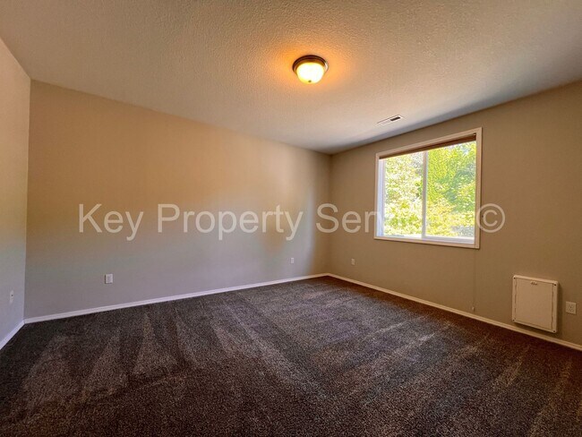Building Photo - Large Updated 3 bed 3 bath in Camas!