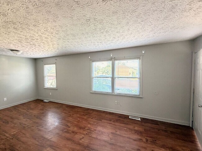 Building Photo - 116 Wichita Dr