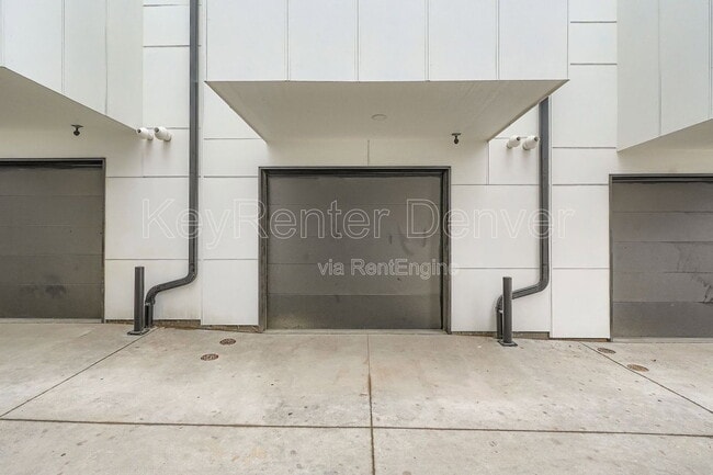 Building Photo - 2208 S Albion St