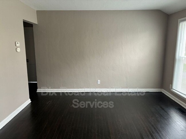 Building Photo - 729 Cleverly Rd