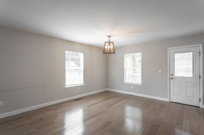 Building Photo - 300 W Ridgewood Ave