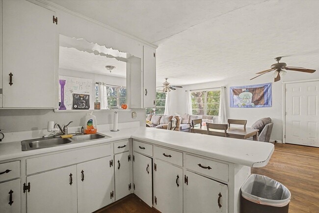 Building Photo - 233 Westridge Dr