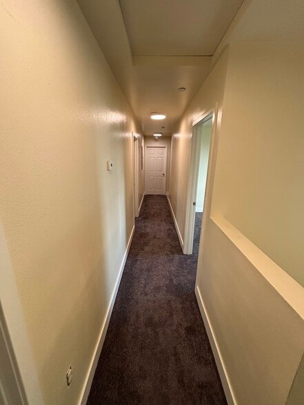 Building Photo - 632 W 94th St