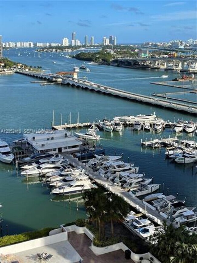 Building Photo - 1717 N Bayshore Dr